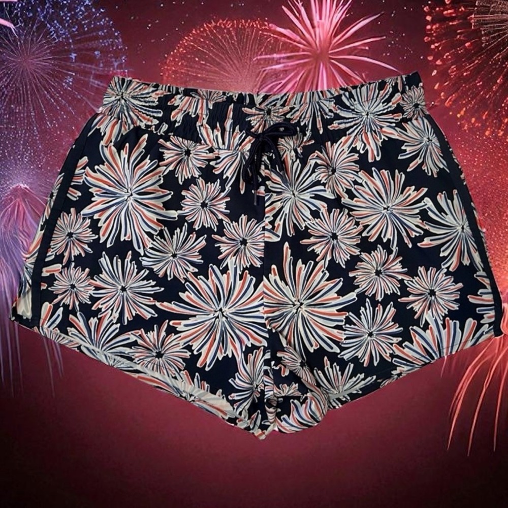 Crown & Ivy Women's Blue Firework Athletic Shorts Lined Red White Vacation
